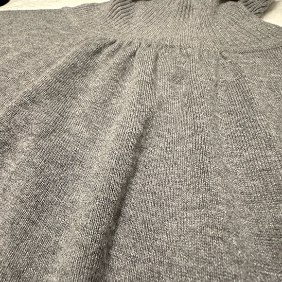 H&M cowl neck, shirt sleeved knit top size Large - Picture 4 of 4